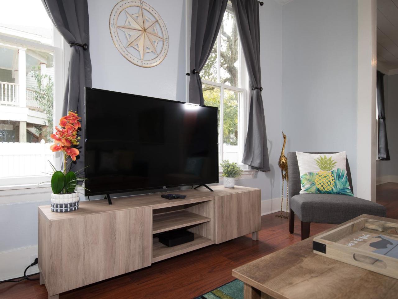 Beautiful Two-Story In Central Galveston, Short Walk To Beach, Near Downtown! | Seas The Breeze 빌라 외부 사진